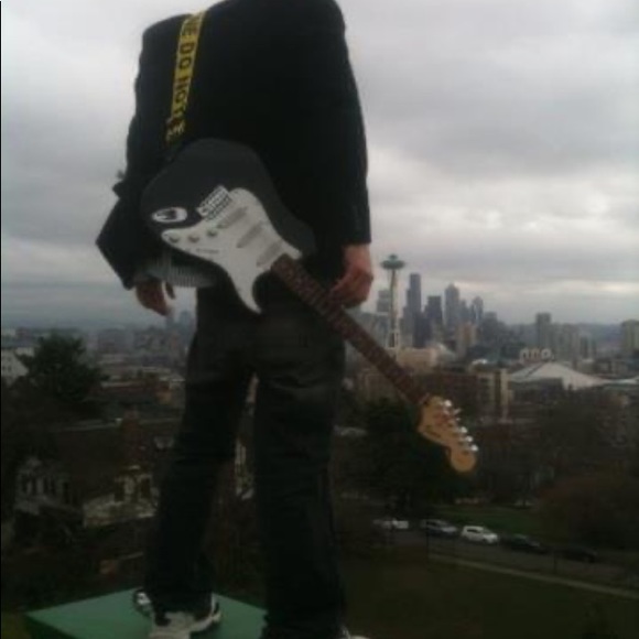 Threadsworth A., Benjamin - Picture 4 of 16